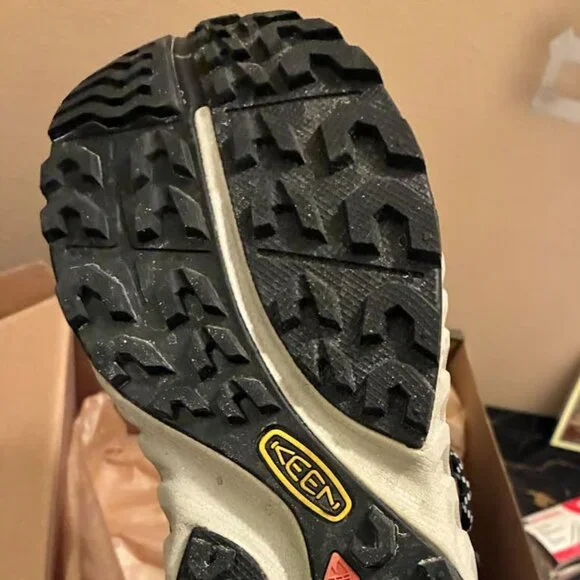 KEEN womens Nxis Evo Mid Height Waterproof Boots size 9 - Picture 9 of 12